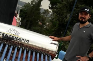 Cliente con calentador solar